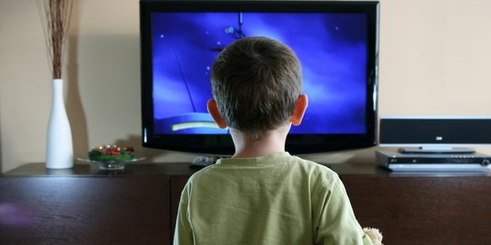 Membangun Kebiasaan Menonton TV Yang Sehat Untuk Keluarga